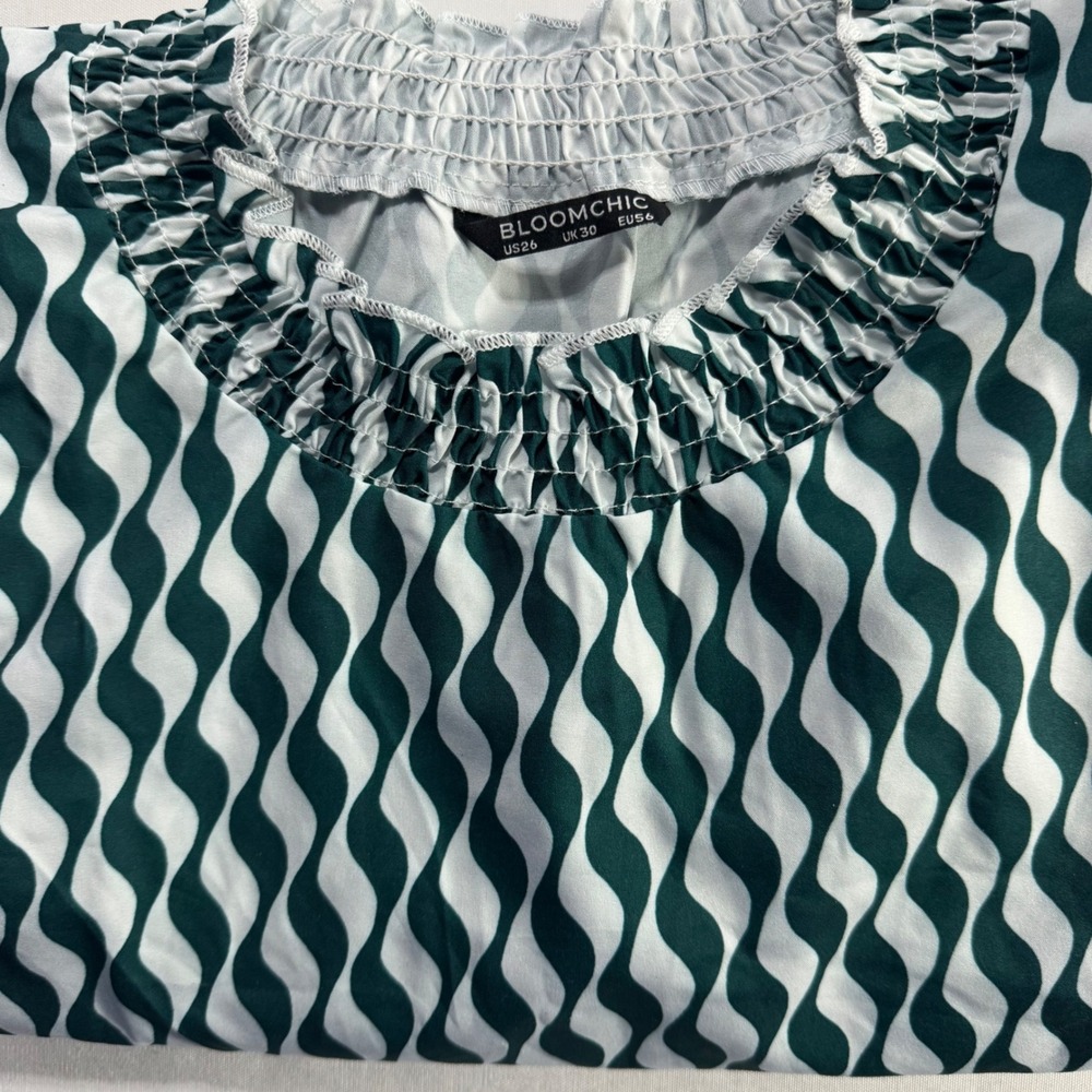 BloomChic Women Plus Size 26 Green White Wavy Geometric Smocked Neck Blouse